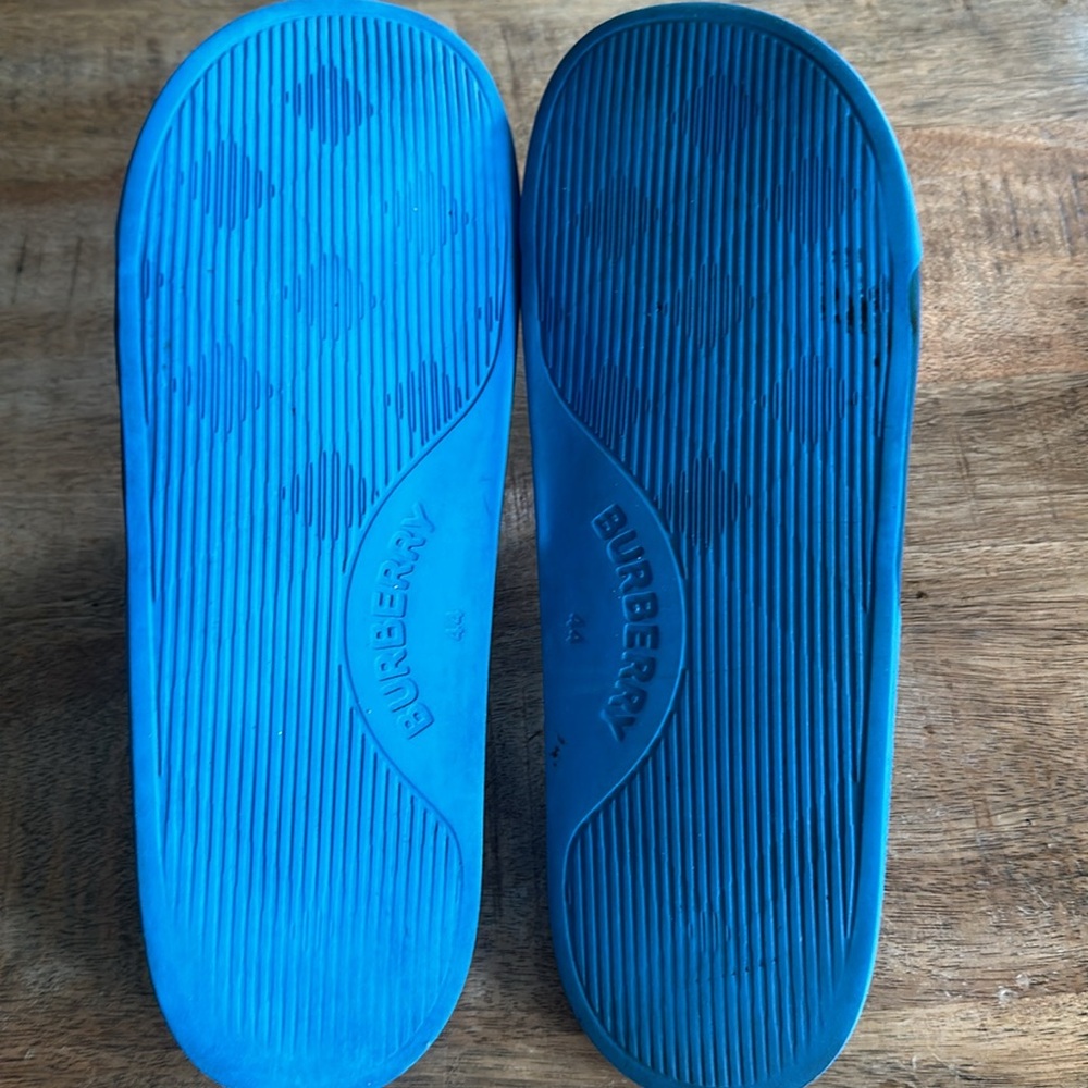Burberry slides(slightly used) - Picture 2 of 4